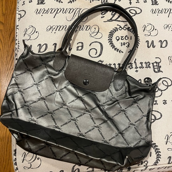 GUC Longchamp Medium Limited Ed Silver Metallic Le Pliage - Picture 1 of 9